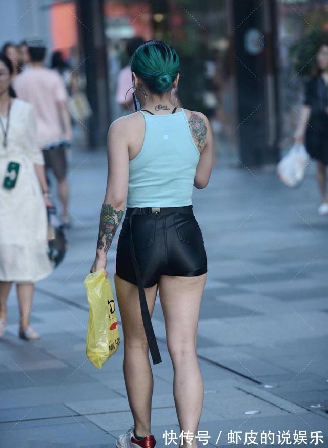 装扮 动人心扉的瑜伽裤装扮增添沉稳气质，大方好看值得借鉴，清新脱俗