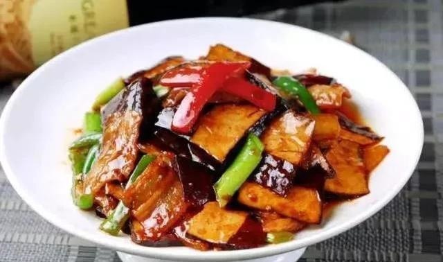 媳妇拿手的17道家常菜，荤素搭配营养均衡，清口不油腻，上桌快