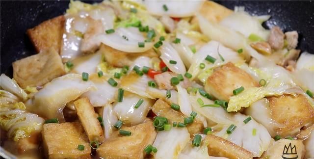 白菜|白菜炖豆腐，先炒白菜还是先炖豆腐？这么做才最好吃，汤都不剩