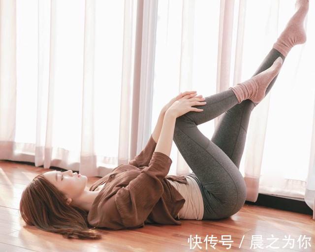 曼妙 -紧身打底裤美女,展现出曼妙的身姿,很有时尚优雅的气质