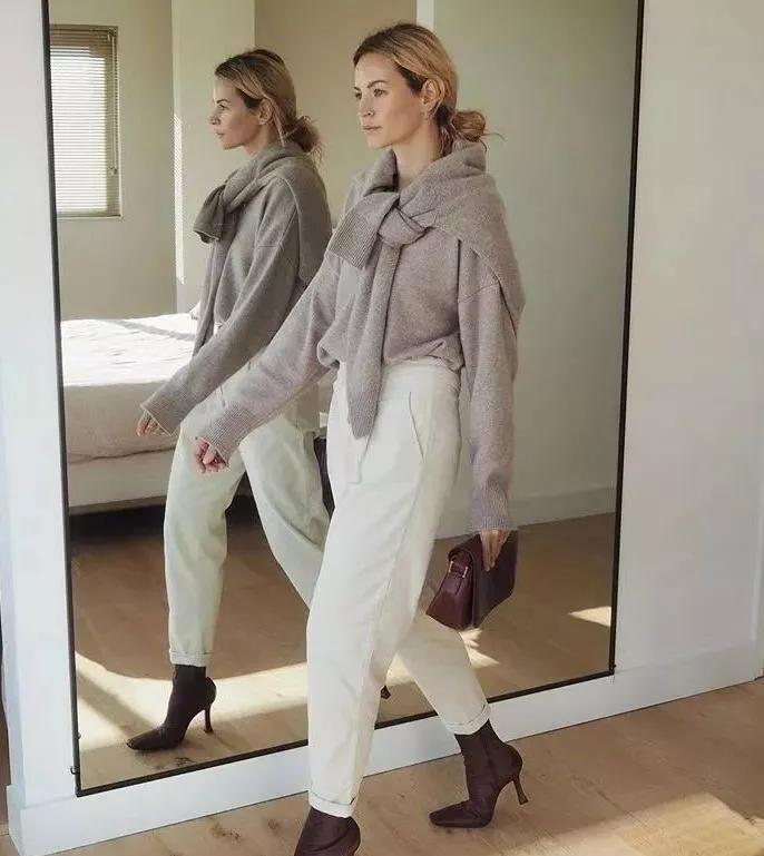 2021时尚秀场:开年时髦穿搭套路:“上短下长”,今天开始流行?