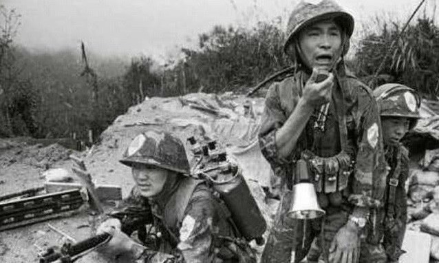 毙敌|对越反击战时,他孤身毙敌18人,转业后遭恶霸威胁,他说6个字