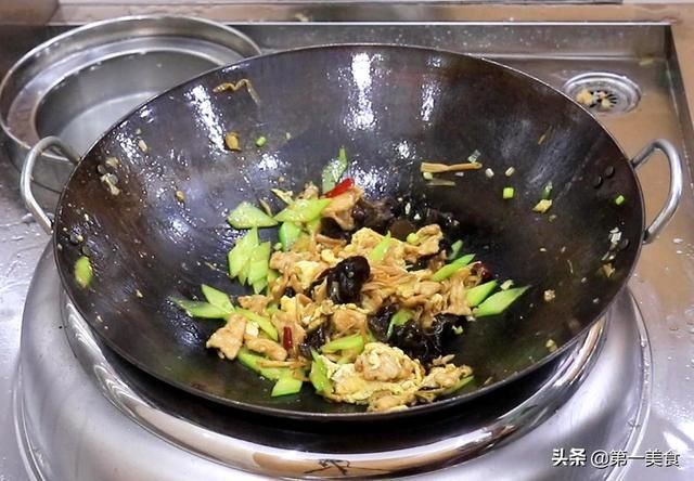 肉嫩|原来正宗木须肉做法如此简单，食材丰富，肉嫩菜脆，经典家常菜