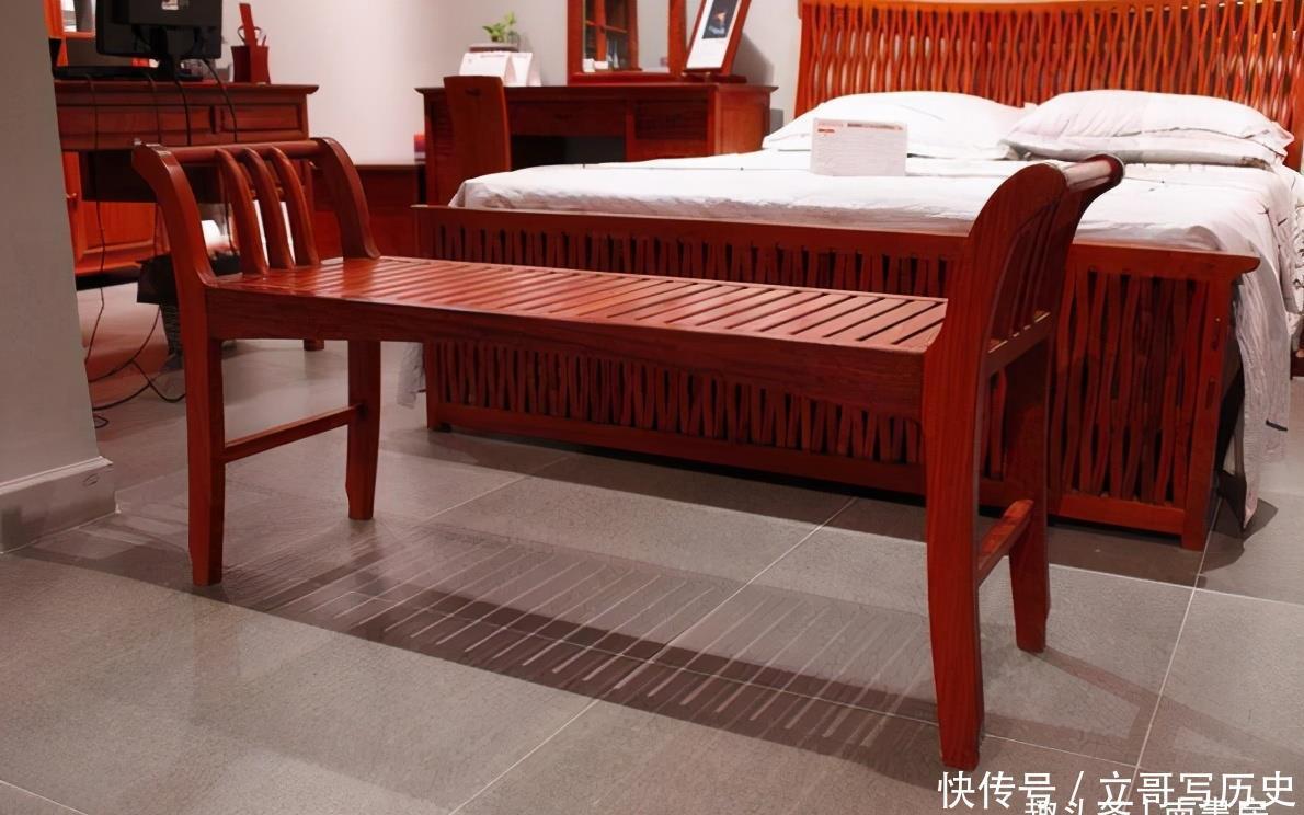 春凳|很多酒店床尾都会摆一个凳子，其实这是古人发明的，名叫“春凳”