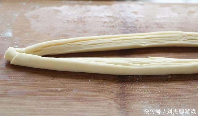 花卷别再用筷子了，学会新做法，层次多更好吃，颜值高到离谱！