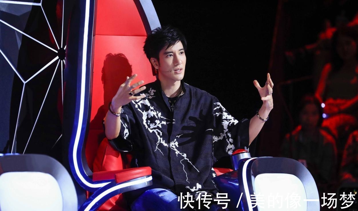 《好聲音》新導(dǎo)師待遇差距大，一個(gè)是眾星捧月，另一個(gè)被“排擠”