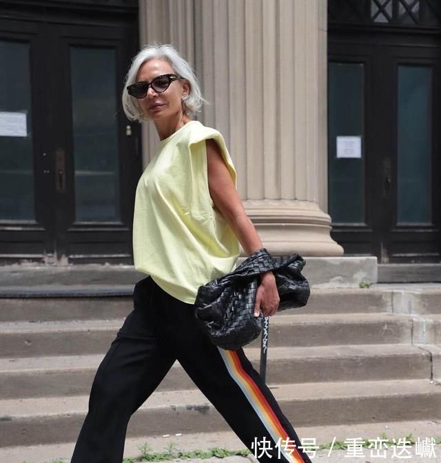 想要显年轻的中年女人,最实用的“减龄”形象打造,2招改头换面