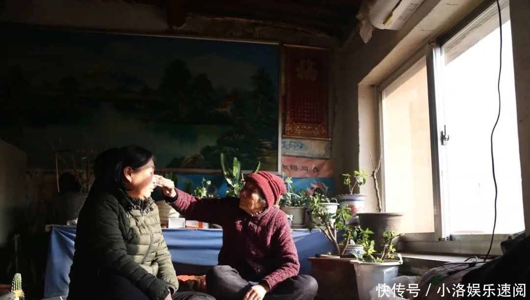 医生|女孩喊肚子疼,爸爸带她检查后崩溃,医生从她肚中取出“怪物”