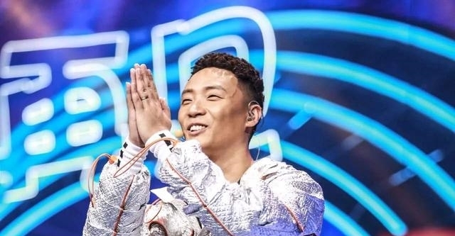 这就是街舞：他在前几季被质疑为混子，这一季直接坐上裁判席