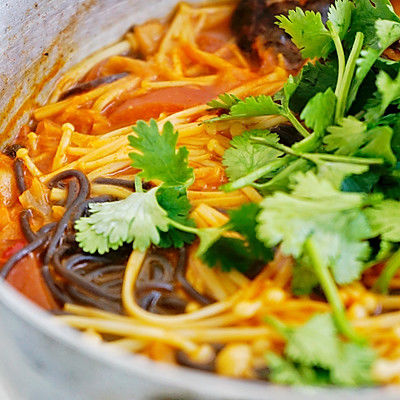 香辣鲜菇蕨根粉｜热气腾腾幸福感