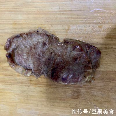 只要掌握好比例，牛排就能一次成功