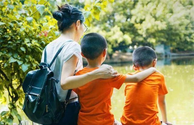 妈妈|“我和弟弟同时掉进河里,你救谁”妈妈一句话,让女儿断食抗议