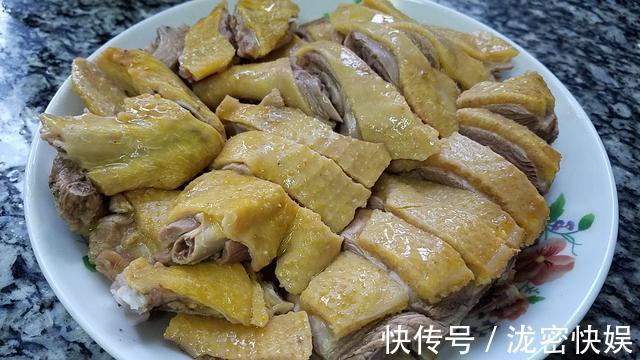 鸭肉别再拿去炖，大厨教你一个广东做法，又香又嫩，吃着还有嚼劲