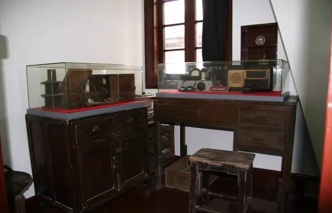 诗仙|中共十大特工之一，跟“诗仙”同名，三次被捕，最后被残忍杀害