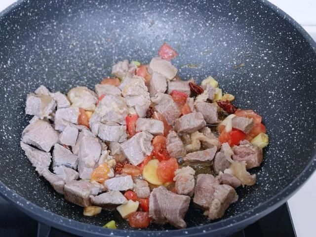  搭配|沙茶酱搭配它口感丰富，浓郁汤汁伴着肉香，一顿能吃2碗米饭