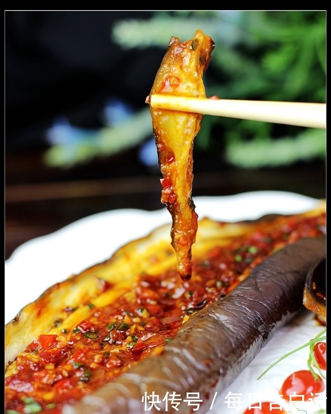 茄子吃了几十年,第一次用微波炉做,又香又软又快,太好吃了!