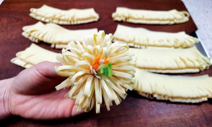  这道“花开富贵”，是年夜饭的压轴菜，颜值高寓意好，吃出好彩头