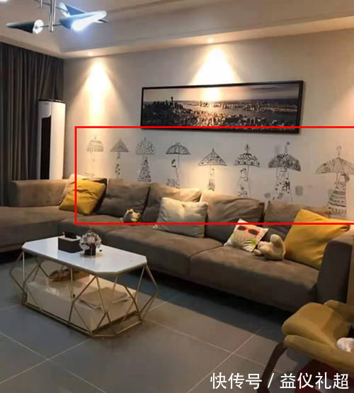 墙壁|9岁男孩给客厅墙壁手绘壁纸,来客赞不绝口,网友:老天爷赏饭吃