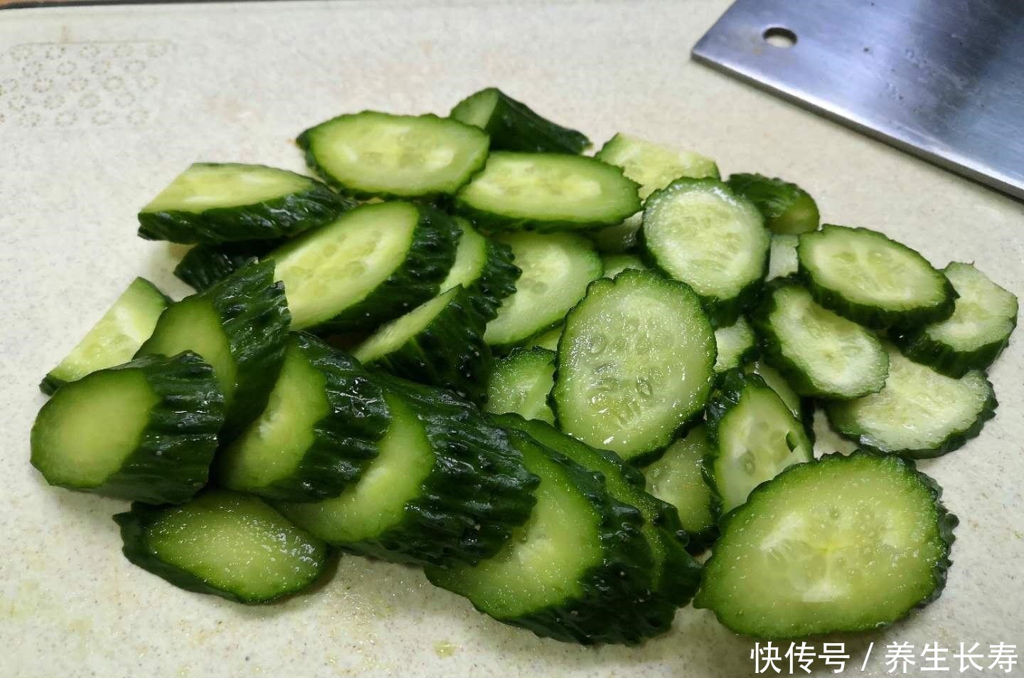  做法|秋天，我常用这菜做早餐饼，5分钟出锅，鲜香软嫩，儿子最爱吃！