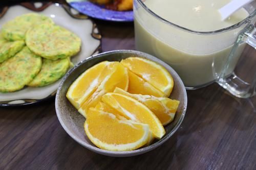 今天的早餐，有荤有素，搭配丰盛，早上20分钟就能做好