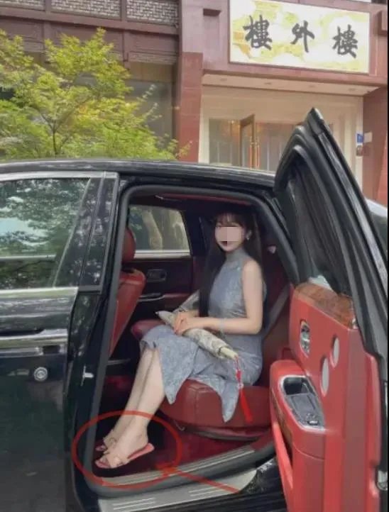 寺庙#辣眼睛！佛媛火了！女网红寺庙打擦边球！实则......网友：?悟空！快把她们拿下