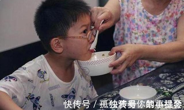 汤泡饭|老人是否真心疼孩子,不必在嘴上多说,周围人从“5件事”就能了解一二