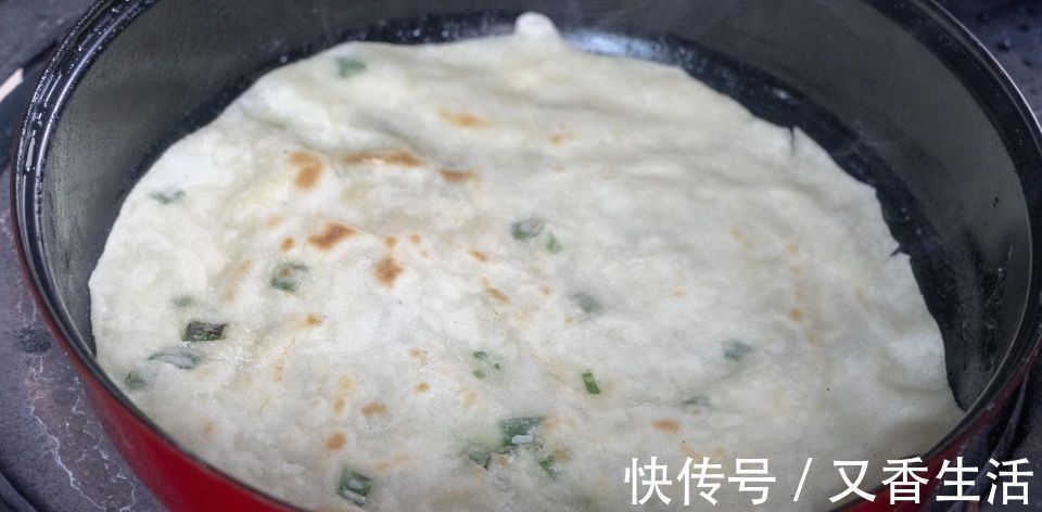 家常烙饼最简单的做法,不用揉面不用油酥,柔软又多层,凉了不硬
