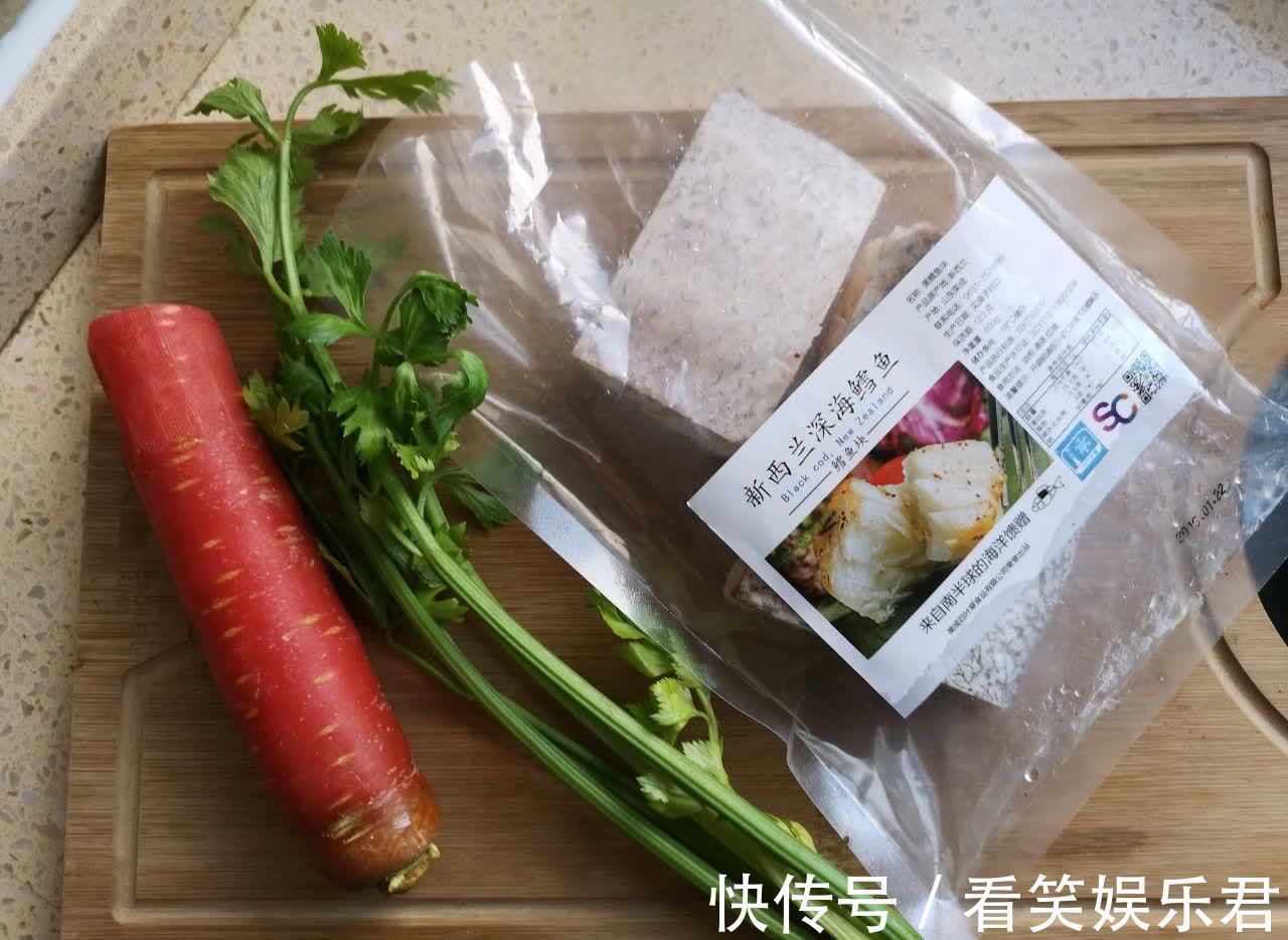 辅食|早餐不用将就了,用鳕鱼做成小饼,健脾开胃,适合老人孩子