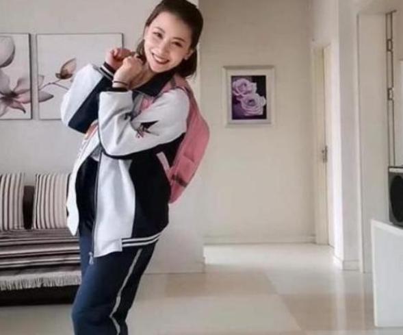 私人空间 40岁宝妈穿女儿初中校服,气质不输校花,网友:是心动的感觉