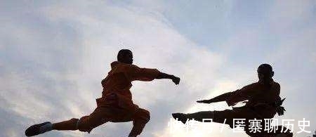 八卦掌|此人是民间第一高手,会轻功,轻易躲开子弹,还被拍成一部电影