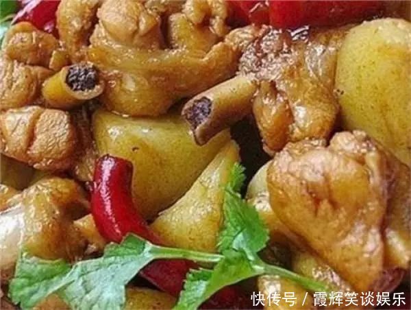 家常菜就要荤素搭配,吃着香,营养全,今天的菜一上桌,全家喜欢