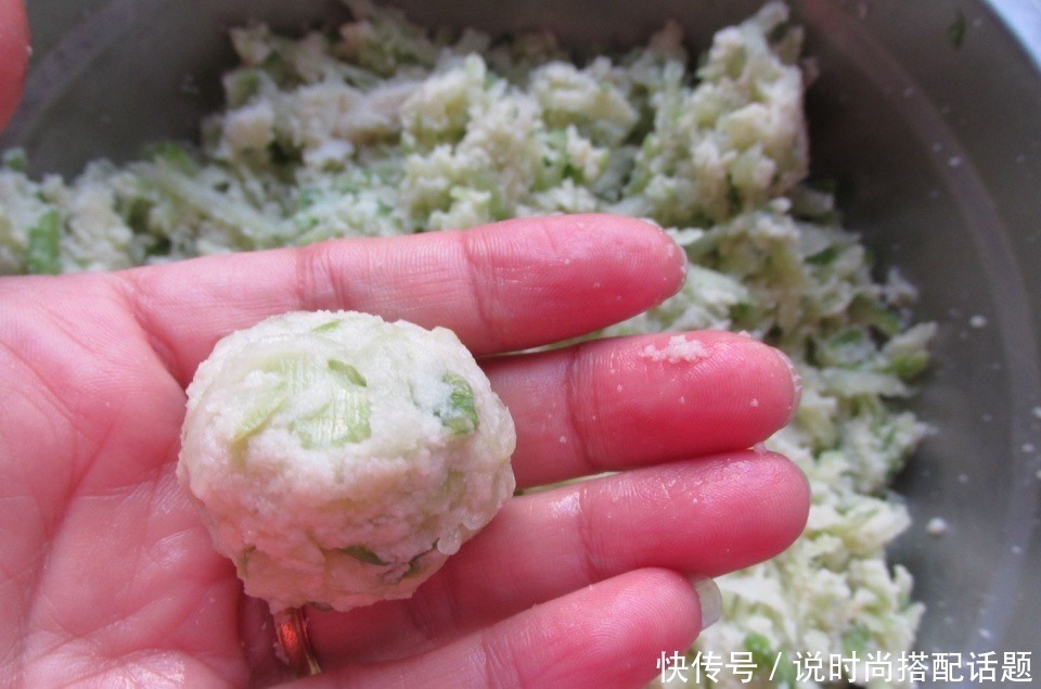 面粉|做萝卜丸子不用淀粉不用面粉，加它外酥里软不发硬，做一盆都吃光