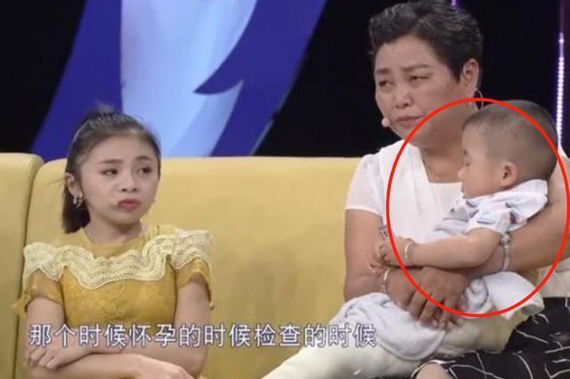 宝妈|90厘米“袖珍”女孩执意生娃,孩子顺利出生后,全家人却没了笑容