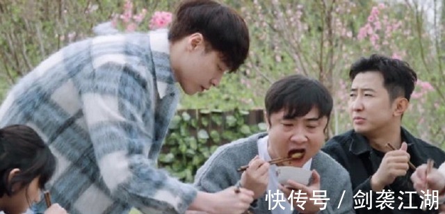 徒弟|黄磊见过许多年轻艺人，为何只收了张艺兴当徒弟，这些细节是重点