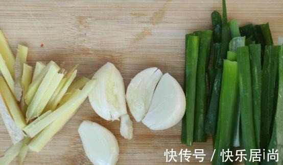 这是一道粤菜,食材简单,但是特别下饭!
