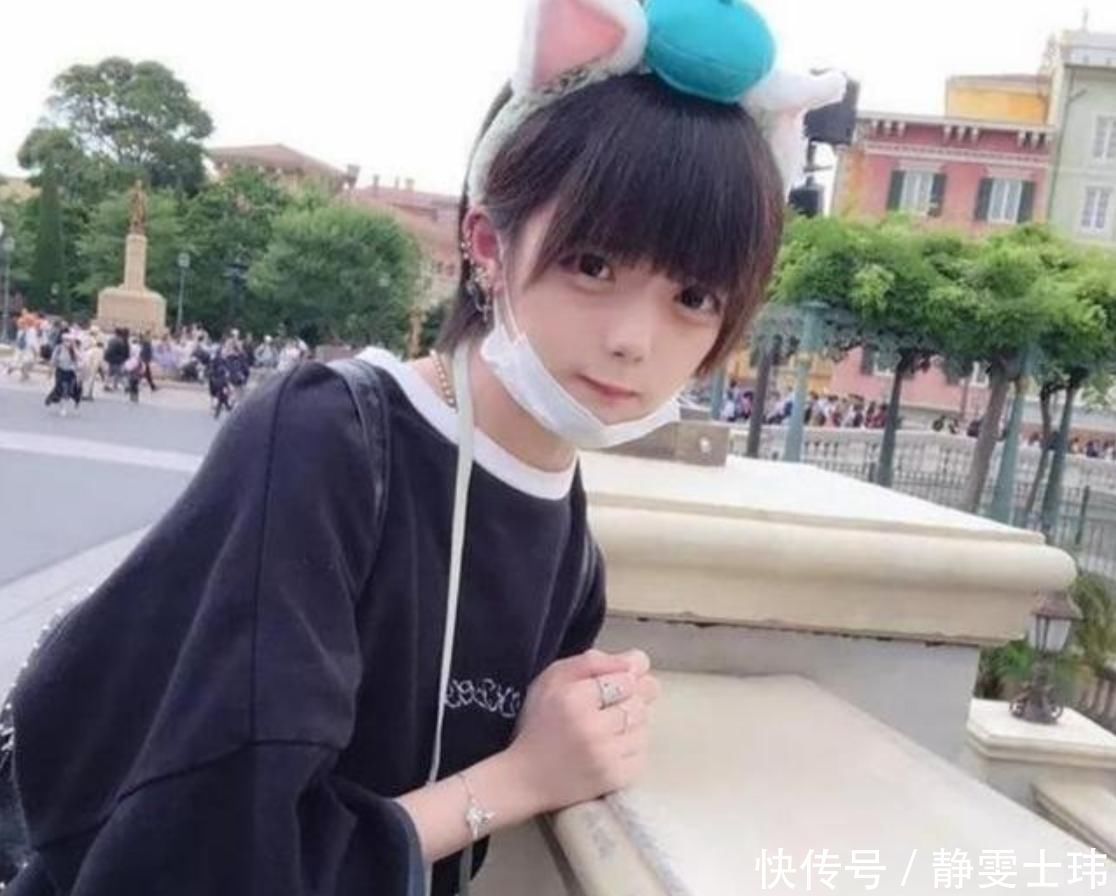 父母|18岁男孩爱“萝莉装扮”,晒卧室照“被狂喷”,父母反驳:很正常