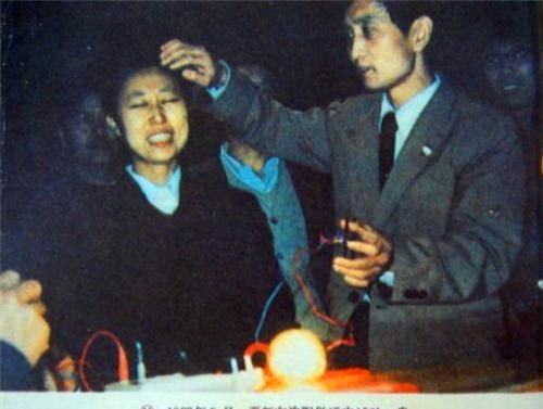 40年前火遍全国的气功大师严新,被揭穿后
