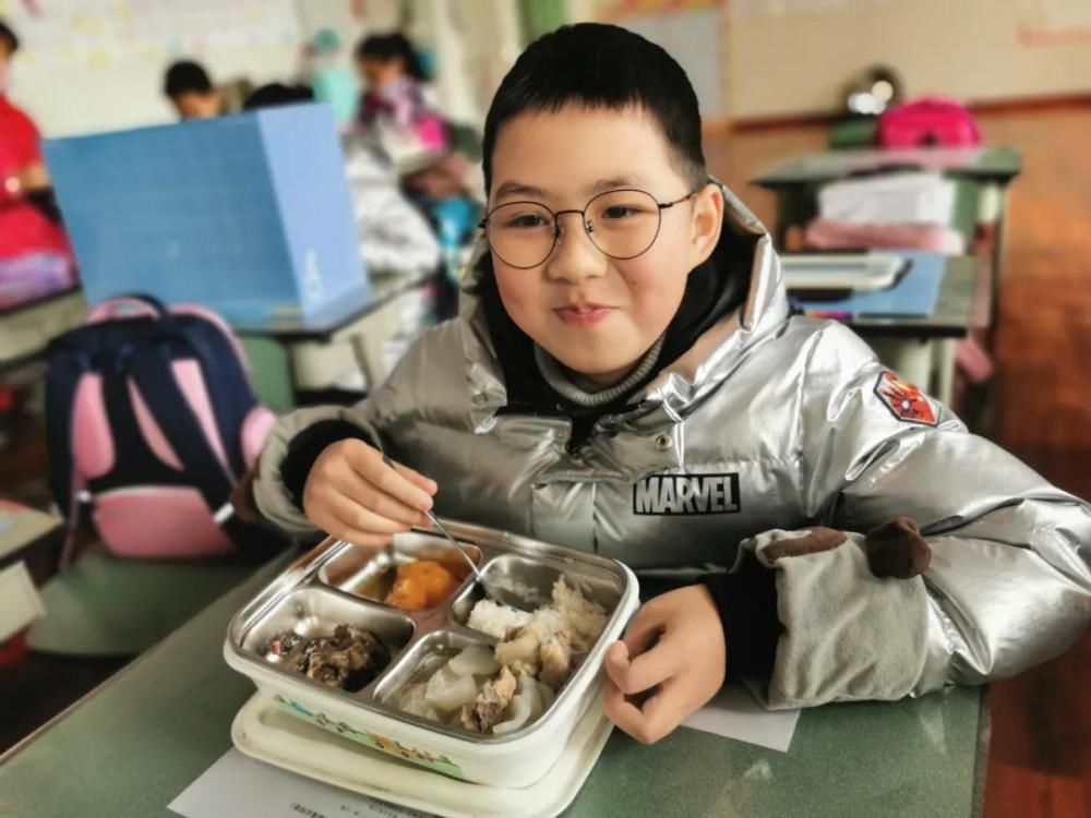  羊肉汤|太幸福了！冬至将临，幸福的海滨娃已经喝上羊肉汤啦！