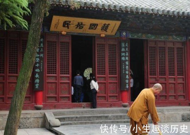 父母&北大硕士邓文庆:毕业出家为僧,父母苦劝无果,反倒一起搬入寺中