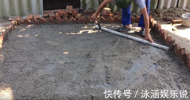 院子|老爸在家闲不住,用红砖铺院子,拼花效果比大理石还好看耐用