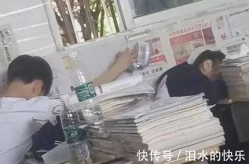 |搞笑GIF：我是家里的独生子，那些钱，早晚是我的！