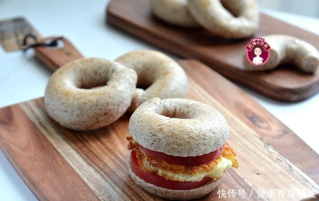 不用发酵就能烤的面包,暄软又筋道,加这料麦香浓郁,早餐吃不够