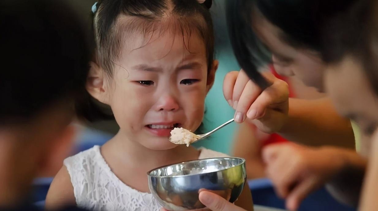 姚明|中国第一巨人鲍喜顺不听医生劝告,执意生下一子,一家现状如何