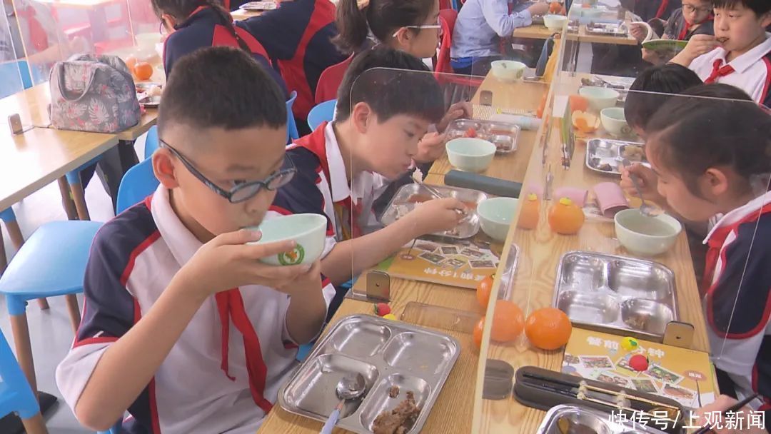 同学们|这两所学校食堂提供自助餐,种类多、不浪费、更健康