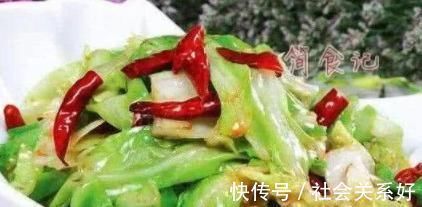 炒包菜时，万万不要直接下锅多加这1步，包菜更翠绿，还不出水