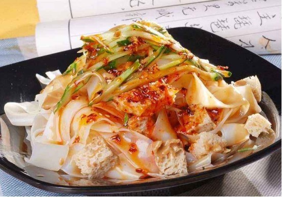 想吃凉皮在家做!用电饼铛超快超简单,注意1个细节,8分钟一盘