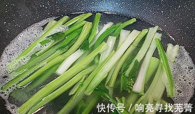 补钙|冬天别总是吃大鱼大肉了,这菜每天吃一盘,降脂又补钙,通便排毒!