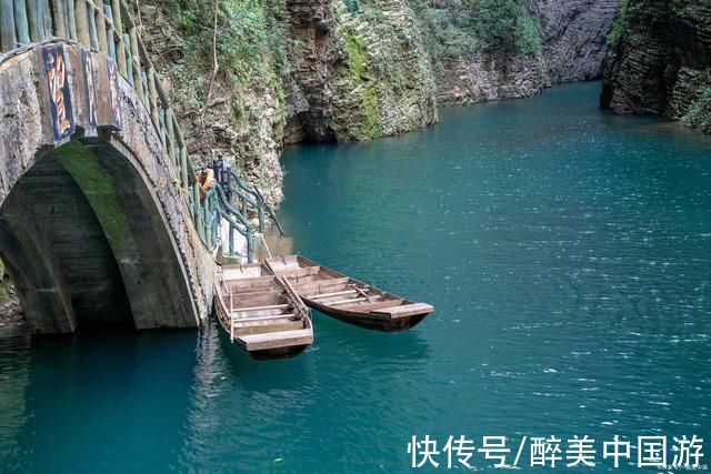 屏山峡谷|探访屏山峡谷，四周峭壁悬空，溪流环绕，还可感受悬浮船的奇妙