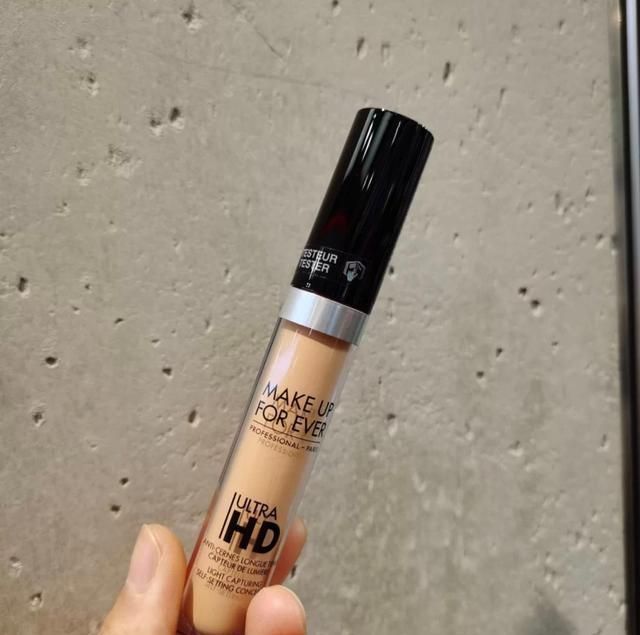 花西子|都说国货好,实则大翻车!花西子拔干卡粉,完美日记白送也不用