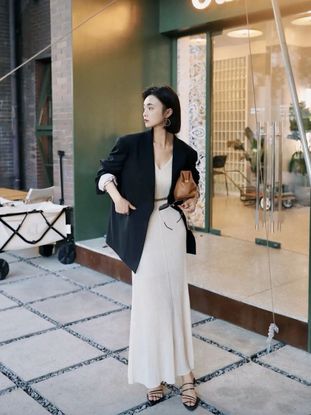 曳地阔腿裤|2021秋冬“大女人风”最流行，够飒够时髦